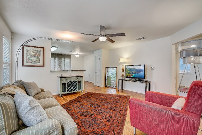 Foto del edificio - 5701 Steven Creek Way