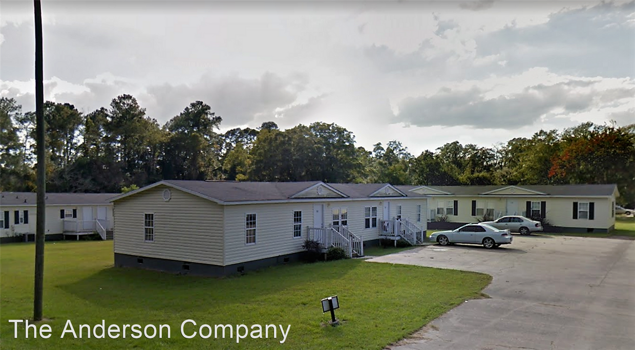 3 br, 2 bath House 526 9th St SW House Rental in Moultrie, GA