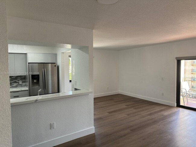 Foto del edificio - 9300 Fontainebleau Blvd