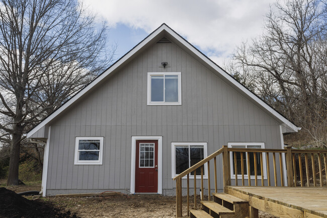 Deck to enjoy the country view - 435 N 2190 Rd