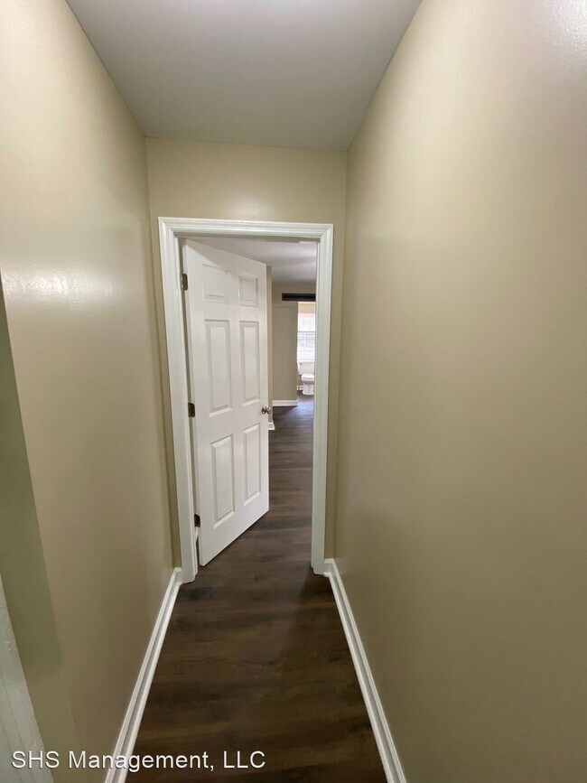 Building Photo - 4 br, 3 bath House - 242 S. Lipona Road
