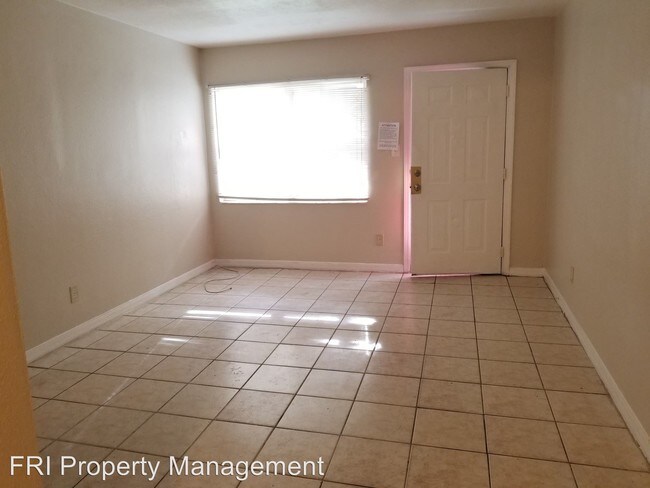 Building Photo - 3 br, 2 bath Apartment - 1426 E Mulberry Dr