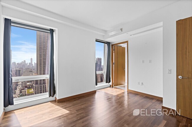 Building Photo - 400 5th Ave