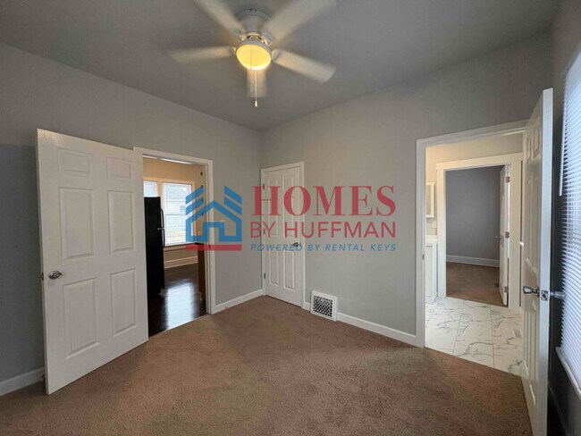 Building Photo - Two Bedroom House | Move in Ready