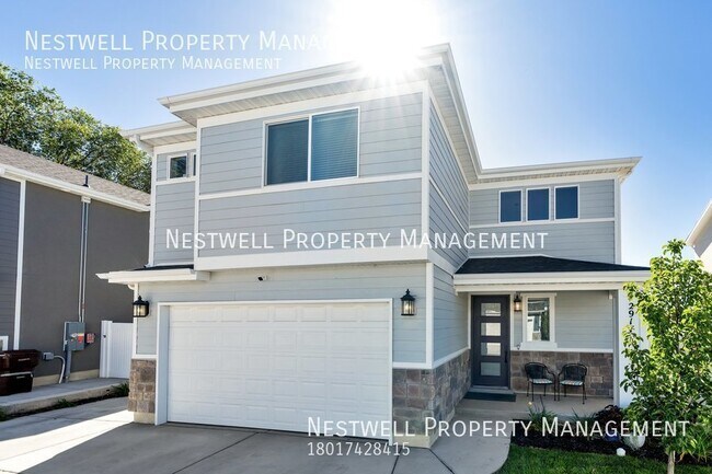 Building Photo - Newer 4-bed Home in West Haven