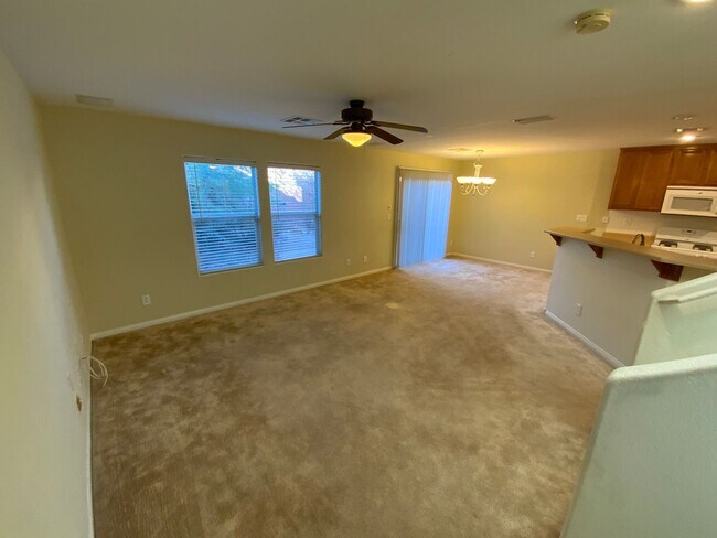 Foto del edificio - NEW FLOORING!! SW 2 STORY