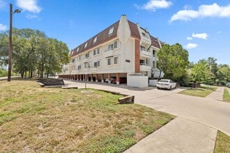 Building Photo - 3115 Helms St