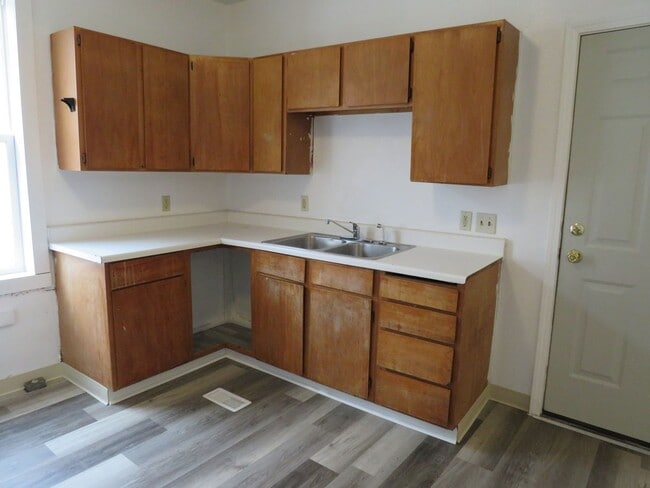 Building Photo - 2 Bed / 1 Bath House