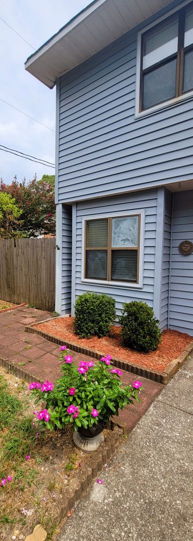 Foto del edificio - Spacious 2-Bedroom, 2.5-Bath Townhouse – C...