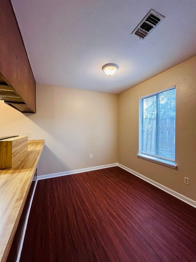 Building Photo - 3732 Donovan Dr