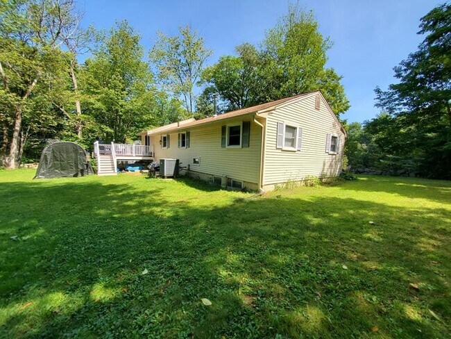 Building Photo - 349 Mile Hill Rd