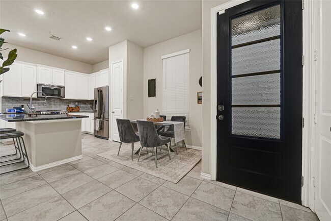 Building Photo - 5104 Chapel Heights Dr