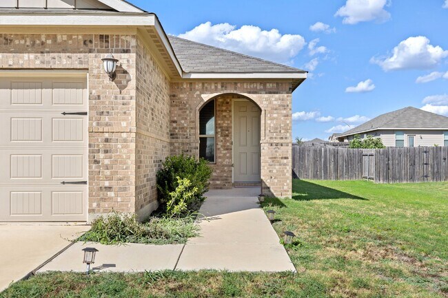 Building Photo - Woodlands Park Home Available NOW!