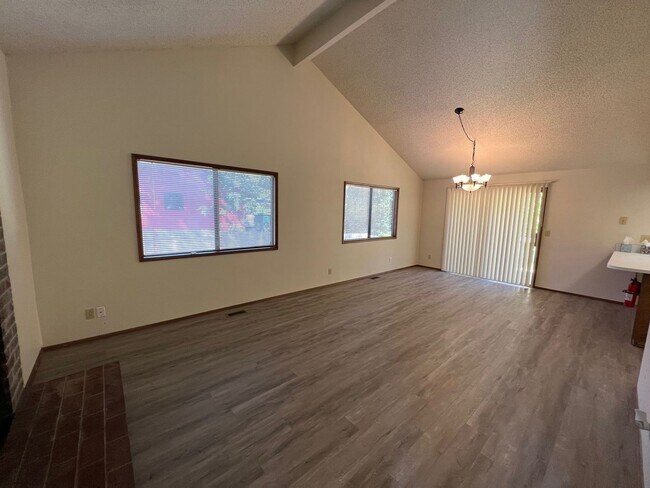 Foto del edificio - 3041 SE Timberlake Dr