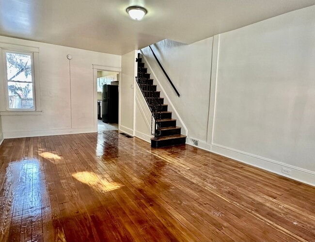 Building Photo - 4 Bedroom Home