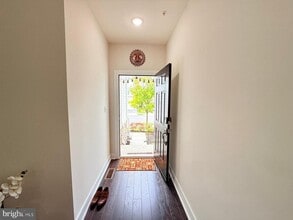 Building Photo - 161 Livingston Ln