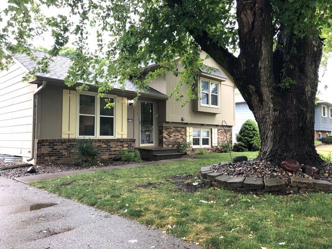 Building Photo - 1226 NW Beechwood St
