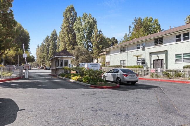 Building Photo - 5830 Bowcroft St