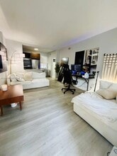 Building Photo - 541 NE 62nd St