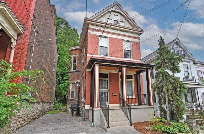 Building Photo - 133 Parker St