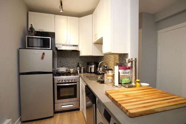 Foto del edificio - 535 W Belmont Ave