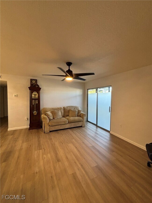 Foto del edificio - 5713 Foxlake Dr