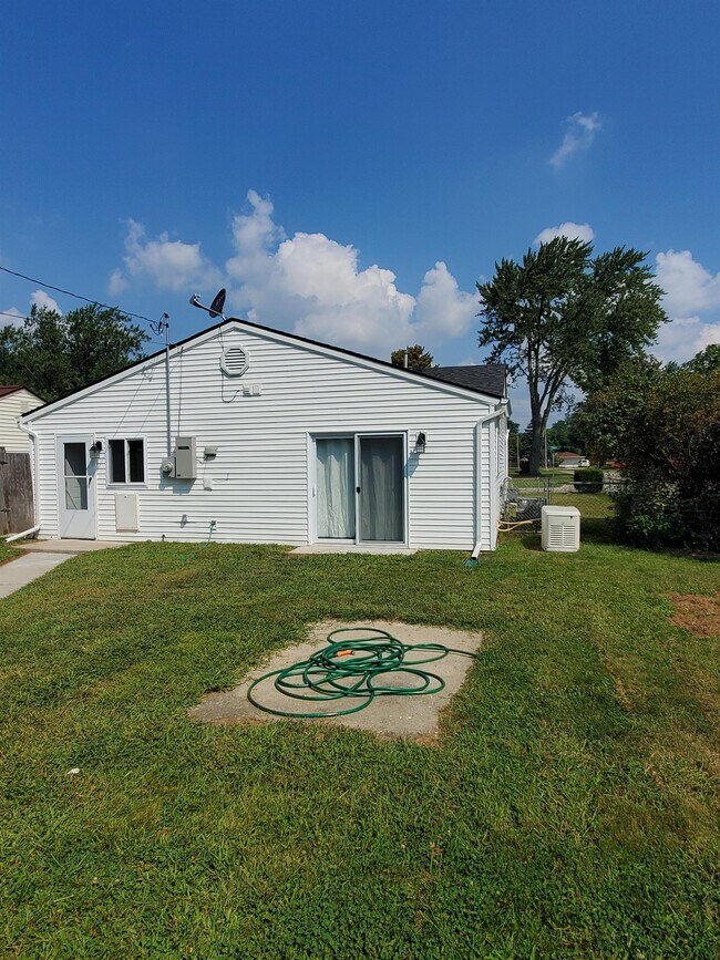 Building Photo - 35811 Glen St