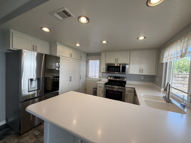 Foto del edificio - 12461 Vivienda Ave