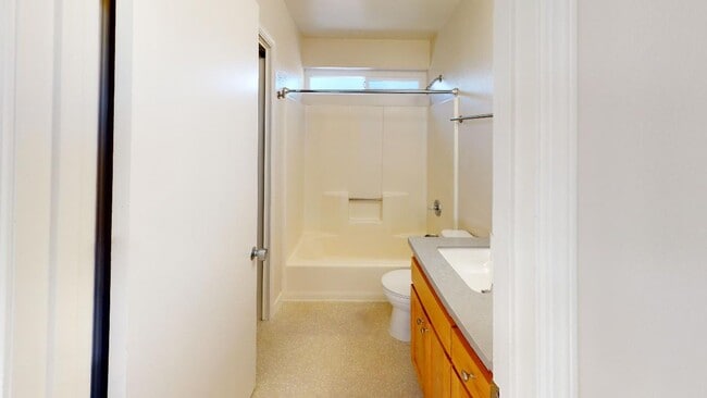 Building Photo - 627 Branch St