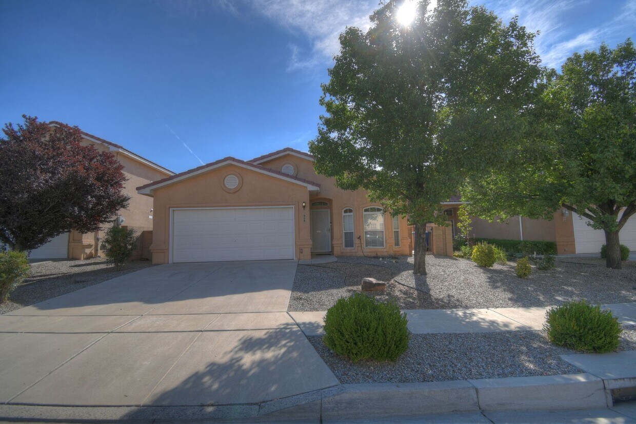 Primary Photo - NW Heights --3 Bedroom 2 Bathroom 2 Car Ga...
