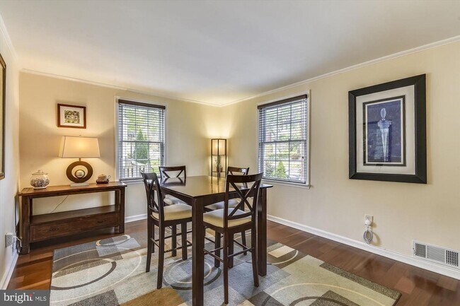 Foto del edificio - 4029 Woodland Dr