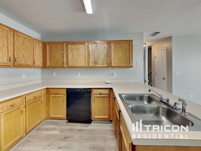 Building Photo - 305 Edge Hill Ct