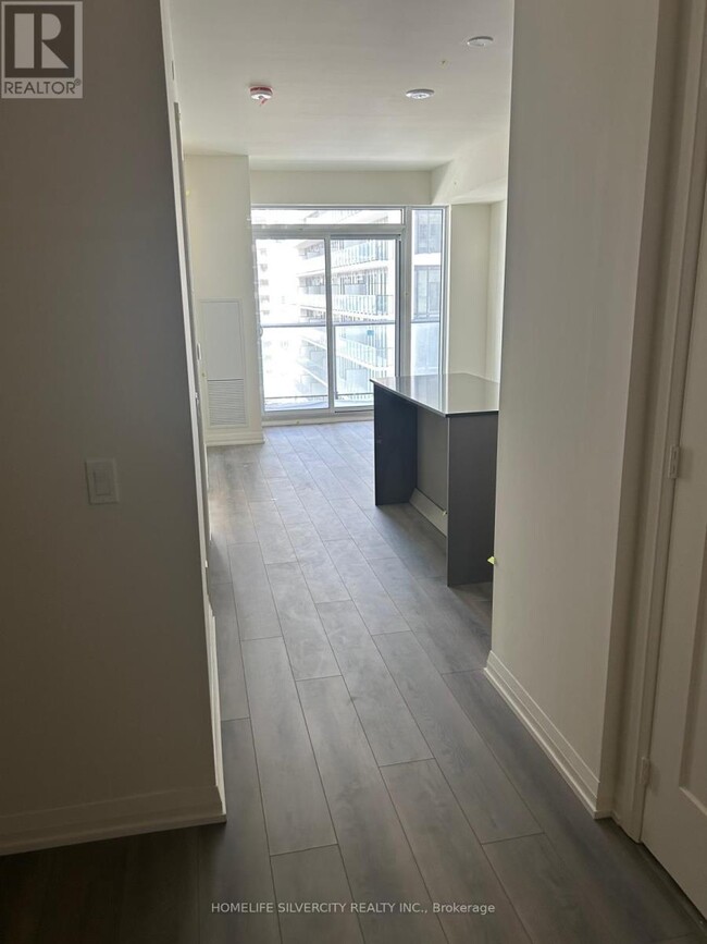 Photo du bâtiment - 8960-8960 Jane St