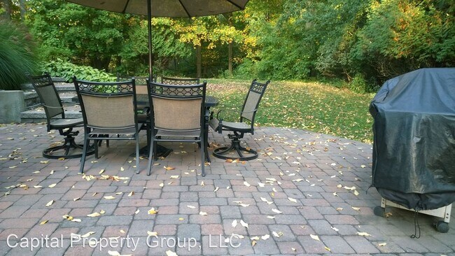 Foto del edificio - 3 br, 1.5 bath House - 27 Sunnyside East Rd