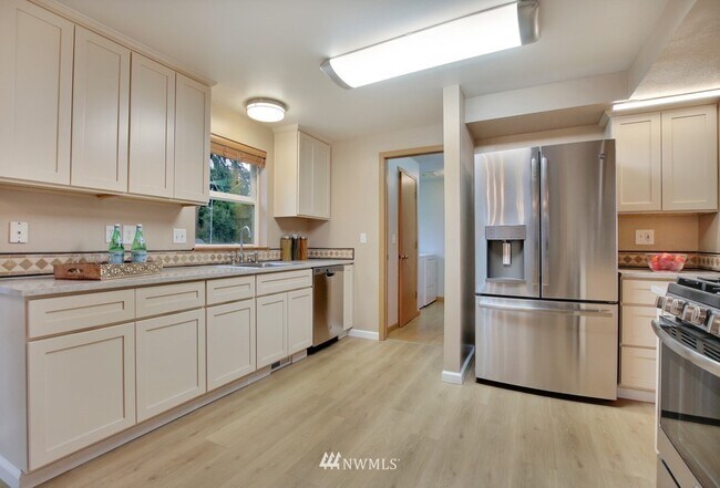 Foto del edificio - 1701 23rd Avenue Ct SE