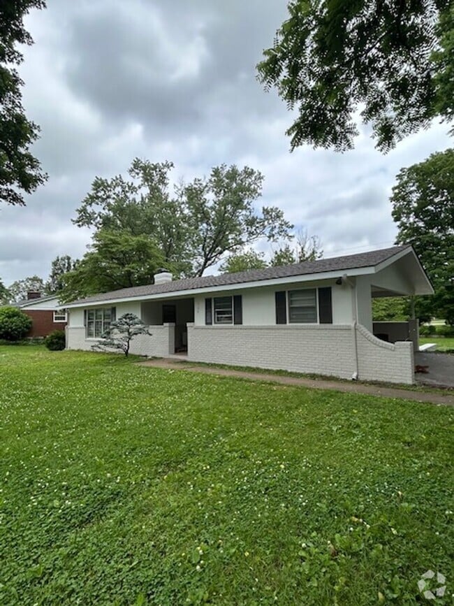 Building Photo - 724 Hampton Dr
