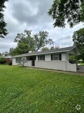 Building Photo - 724 Hampton Dr