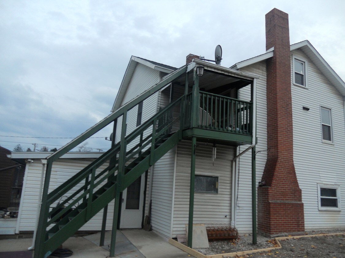 Primary Photo - 102 Irvine St