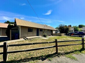 Building Photo - 1204 N Brooklane St