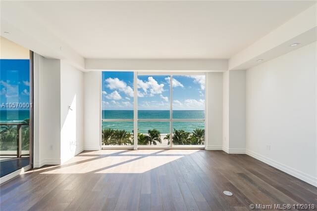Building Photo - 17749 Collins Ave