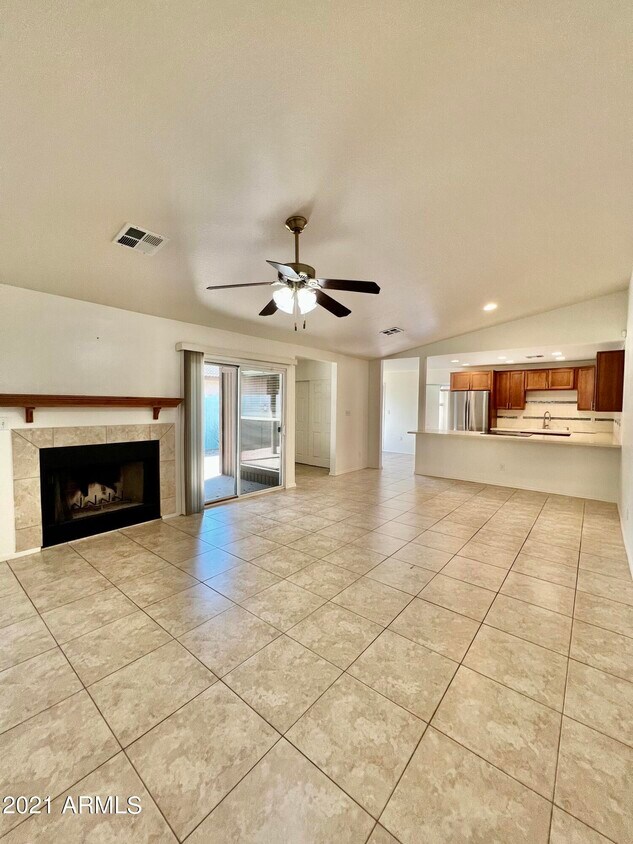 Foto principal - 3158 E Clarendon Ave
