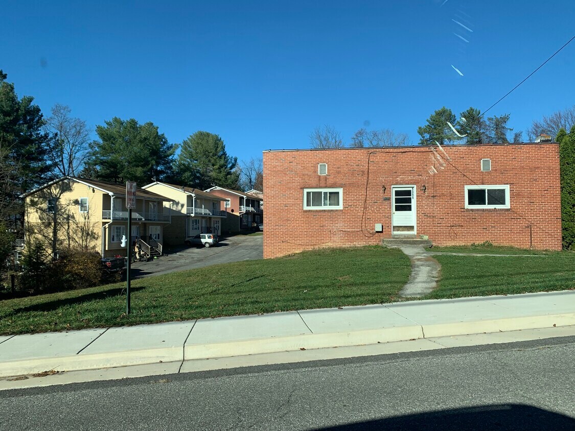 Primary Photo - 1311 Giles Rd