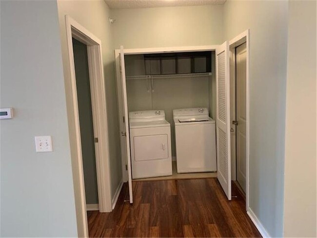 Building Photo - 619 SE 8th St