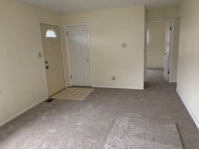 Building Photo - Neat, well maintained 2 BR house in Bloomington