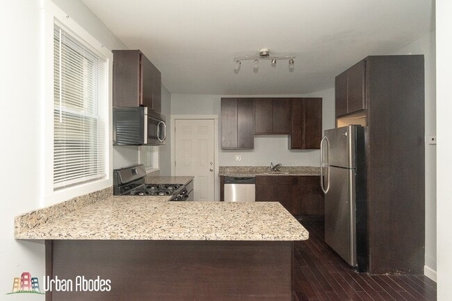 Building Photo - 2968 N Ridgeway Ave