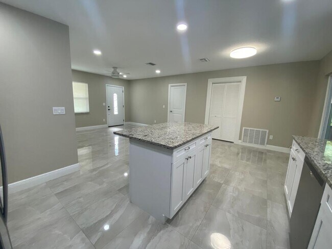 Foto del edificio - 14830 Shaw Rd