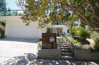 Building Photo - 4654 Galendo St