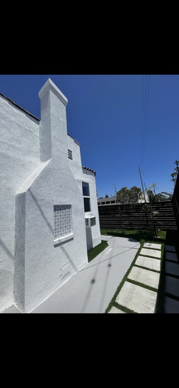 Building Photo - 523 Main St