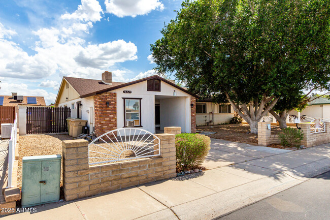 Building Photo - 10227 N 56th Dr