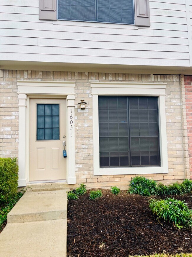 Foto del edificio - 2910 Grants Lake Blvd